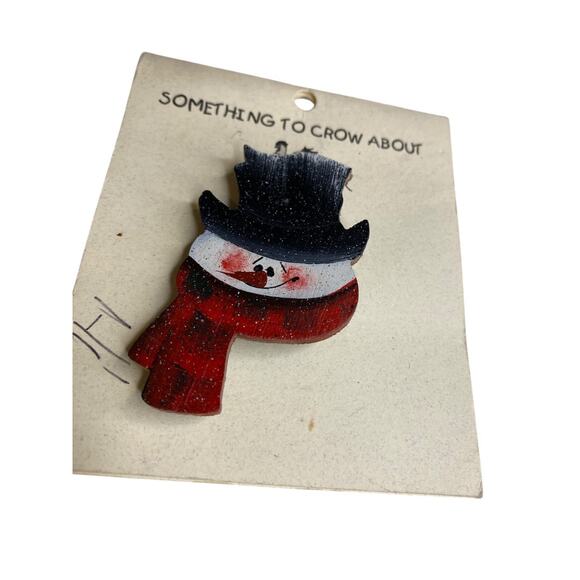 Snowman Brooch Lightweight Wood 2.5" Pin Winter Something to Crow About - Picture 2 of 6